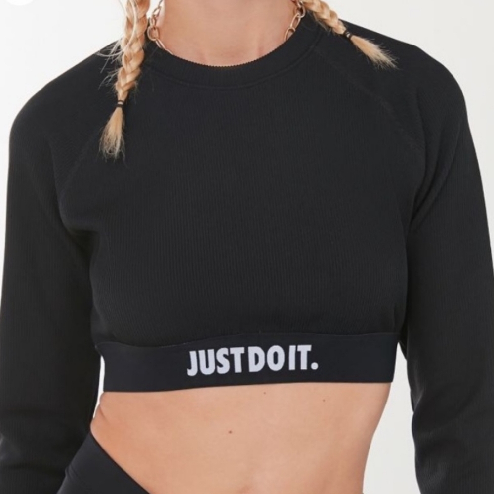Nike crop top NEW